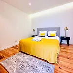 Ourique Center Executive Flat