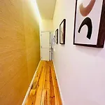 Ourique Center Executive Flat